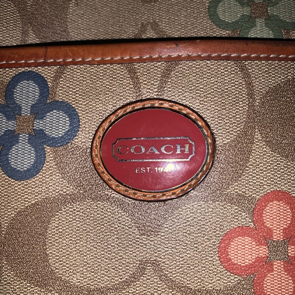 👛💜COACH Peyton Clover Purse💜👛 READ DESCRIPTION AND SEE PHOTOS AND VIDEO - Picture 14 of 15